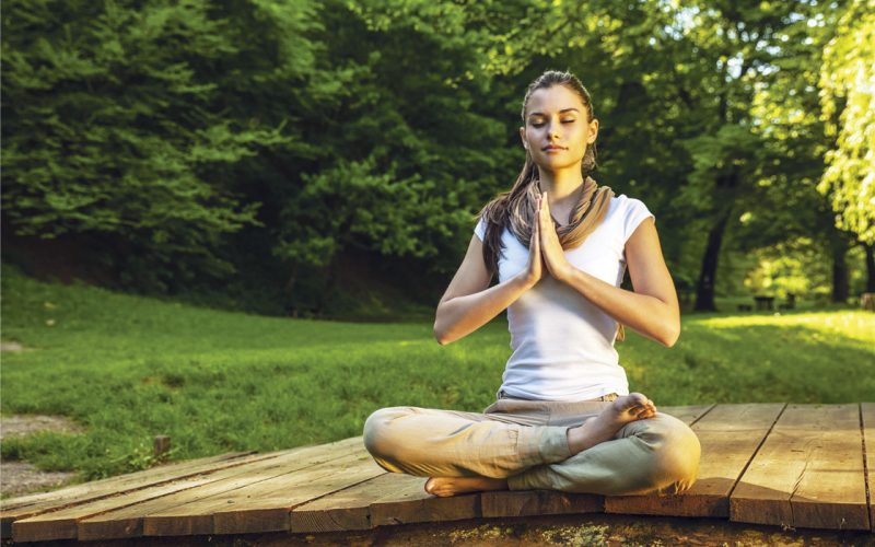 Which Female Singers Practice meditation?